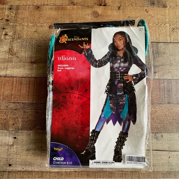 Descendants Other - Uliana Costume Descendants The Rise of Red NEW Kids MEDIUM Halloween Costum